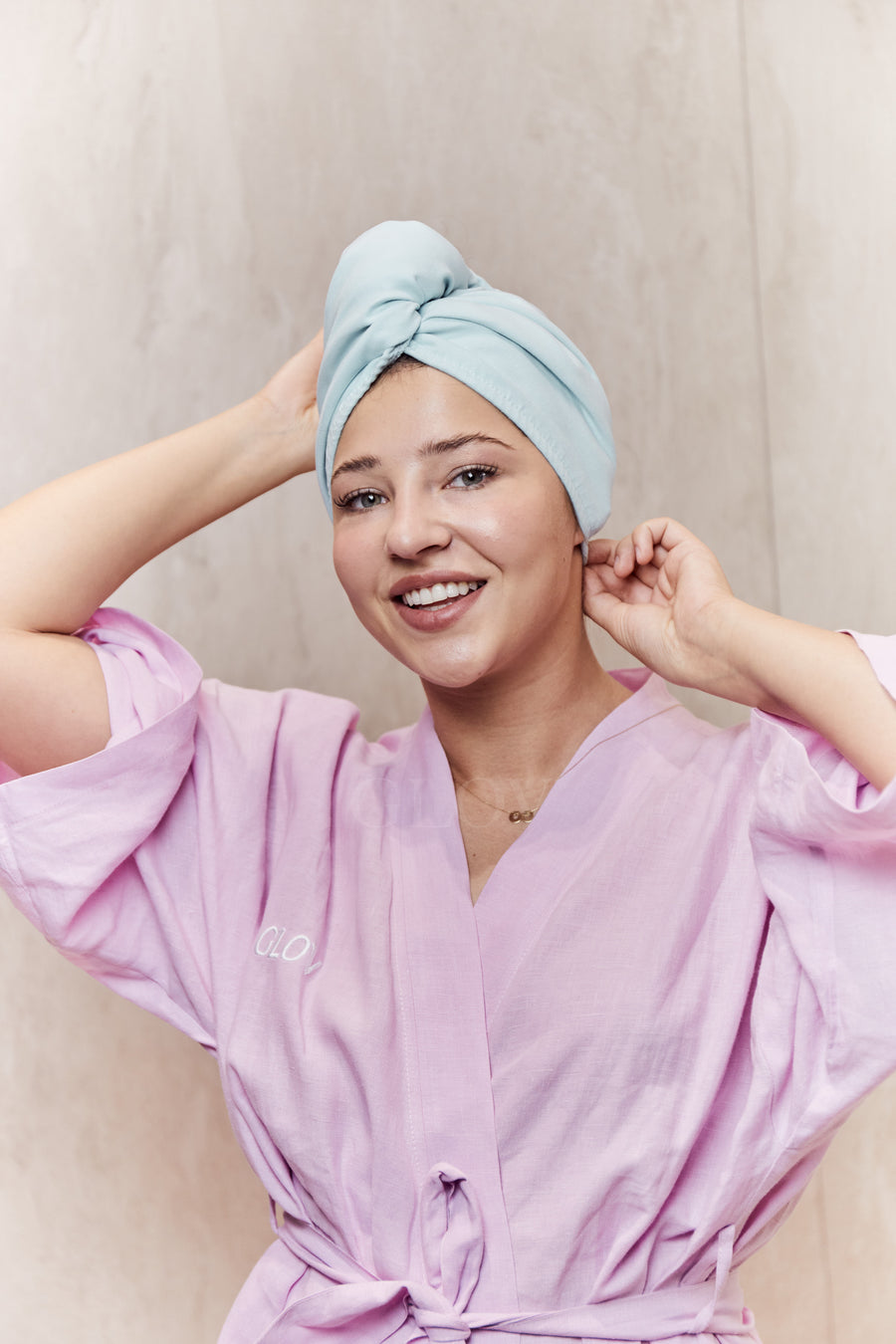GLOV® You Go, Girl! Set - convenient skincare set with the patented skin cleansing On-The-Go mitten and a super-absorbent sustainable hair wrap